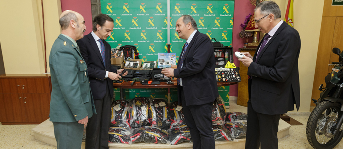 El Gobierno de Cantabria entrega al Seprona material valorado en 30.000 euros