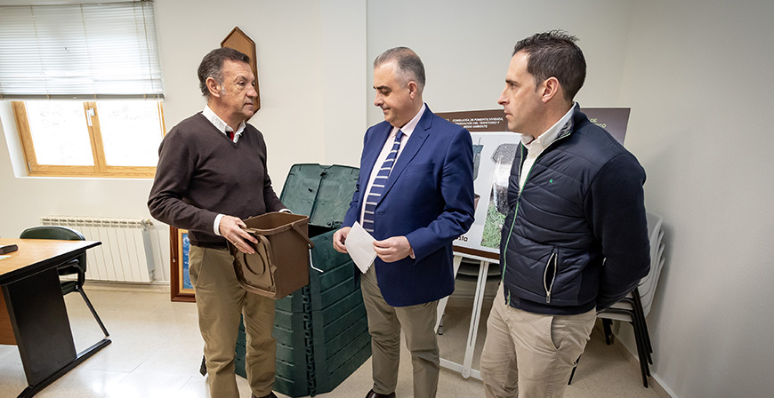 El Gobierno de Cantabria inicia en Santiurde de Reinosa la implantacin de la recogida separada de biorresiduos a travs del compostaje domstico