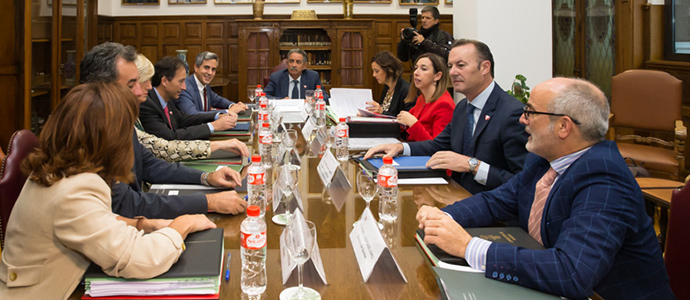 El Gobierno de Cantabria ofrece mximo apoyo institucional a Valdecilla en su 90 aniversario