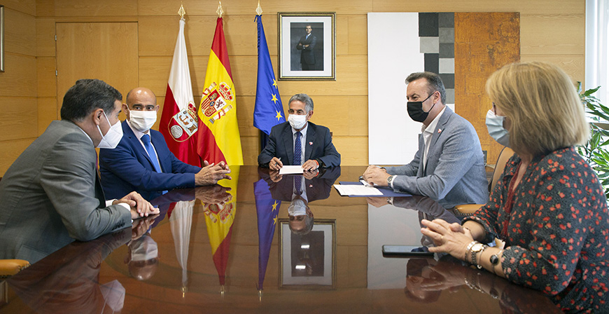 El Gobierno colaborar con la Fundacin Repsol y Amica en proyectos de reforestacin y reciclaje de plsticos agrcolas