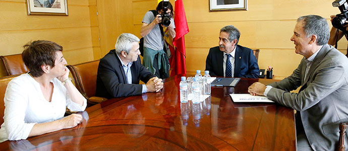 Gobierno, patronal y sindicatos retoman el dilogo en Cantabria