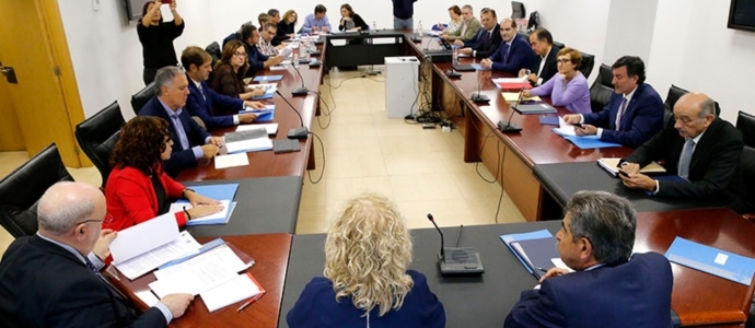 El Gobierno presenta a sindicatos y patronal las lneas generales del Presupuesto que crecer el 2,7% en 2019