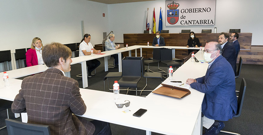 El Gobierno regional acuerda con la CEOE una campaa de apoyo al consumo para activar el comercio