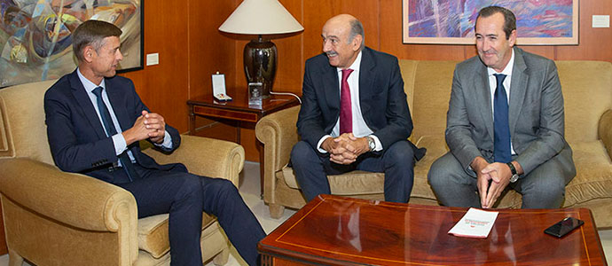 El Gobierno regional y el CGPJ colaborarn en la lucha contra los desahucios