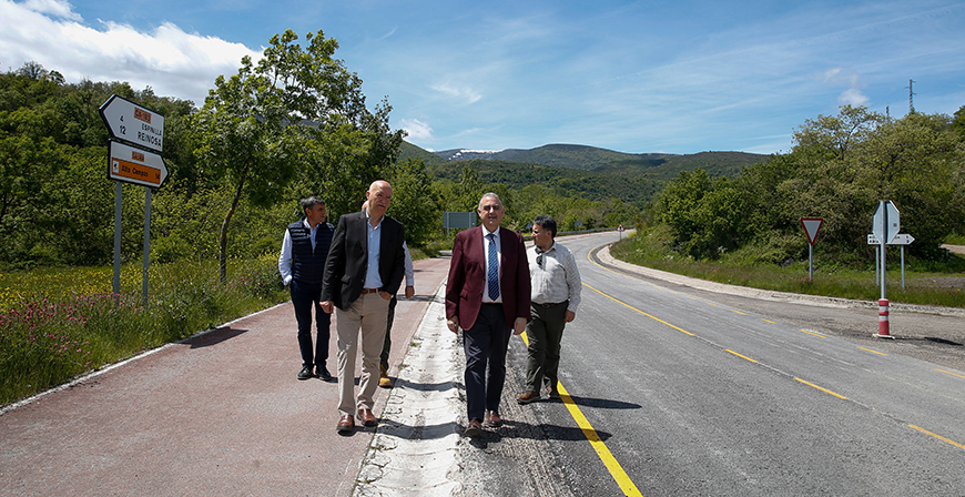 El Gobierno regional ha invertido cerca de 400.000 euros en la mejora de varias carreteras auton�micas en Campoo de Suso