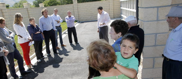 El Gobierno regional invierte 137.000 euros en los cementerios de Rioseco y Lantueno