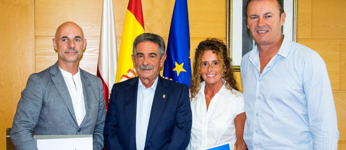 El Gobierno regional muestra su apoyo a la fotgrafa cntabra Raquel Garca, primera mujer espaola en recorrer a pie el Himalaya