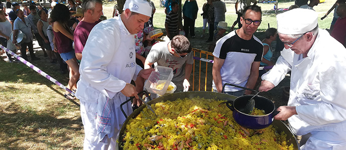 La Gran Paella Ollerense reparti 1.800 raciones en su 40 aniversario