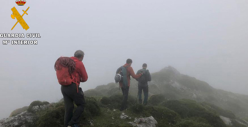 El GREIM rescata a dos montaeros perdidos en la va de escalada del Pilar de la Hermida