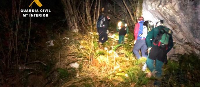 El GREIM rescata a dos senderistas que llevaban tres horas desorientados en Picos de Europa