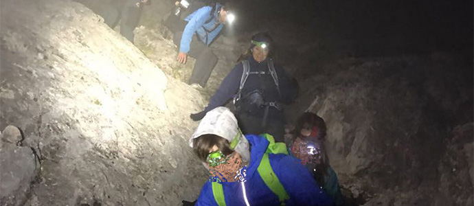 El GREIM rescata a una familia de senderistas en Picos de Europa perdidos en la niebla