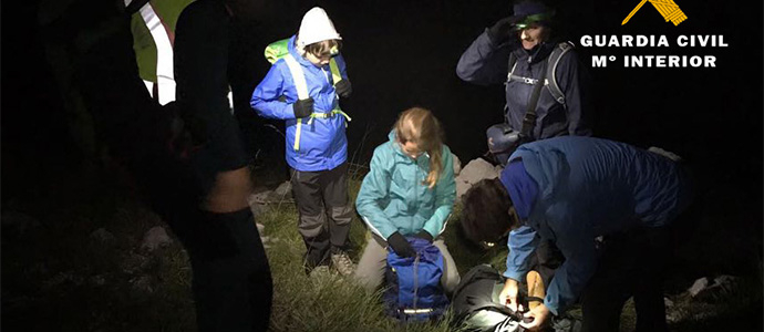 El GREIM rescata a una familia de senderistas en Picos de Europa perdidos en la niebla