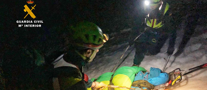 El GREIM rescata a una montaera en una compleja operacin nocturna, con niebla y nieve, en Picos de Europa