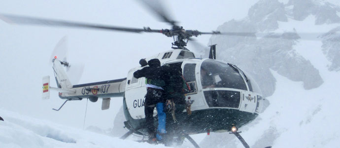 El GREIM rescata a un montaero bajo una intensa ventisca en Picos de Europa