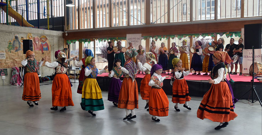 El Grupo de Danzas San Sebastin despide el curso infantil 