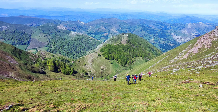 El grupo Pico Cordel recorre la divisoria de las cuencas del Miera y el Asn