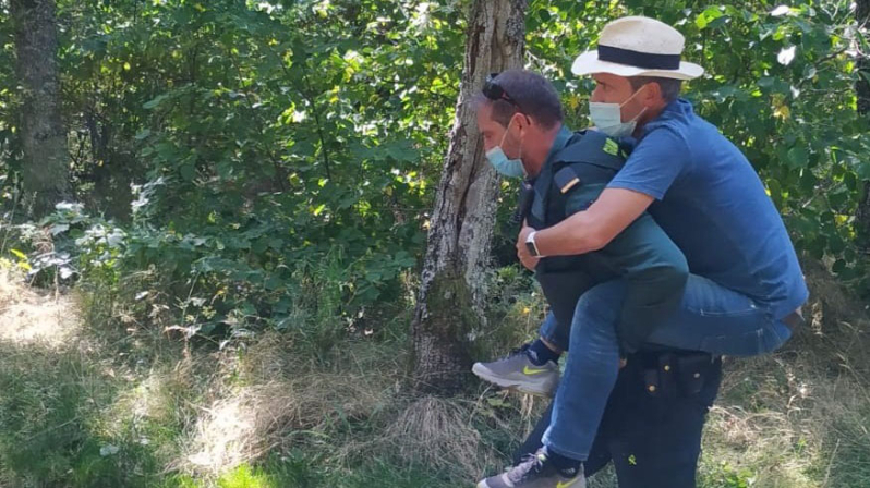 La Guardia Civil auxilia a un senderista que sufri una fractura de tobillo cerca de Braosera