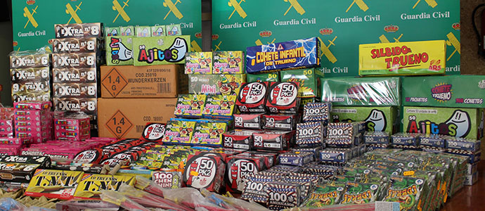 La Guardia Civil de Cantabria intervino ms de 65.000 unidades de artificios pirotcnicos en la campaa de Navidad