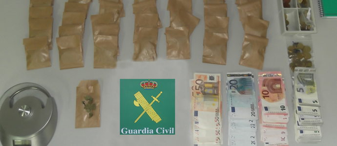 La Guardia Civil cierra un punto de distribucin de marihuana en Cabezn de la Sal