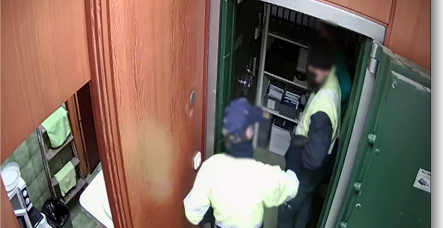 La Guardia Civil desmantela una banda momentos antes de atracar un banco en Somo
