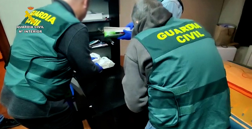 La Guardia Civil desmantela una banda momentos antes de atracar un banco en Somo