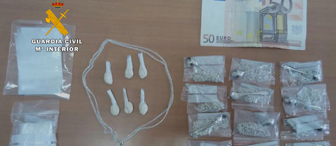 La Guardia Civil desmantela un punto de venta de cocana en Treceo