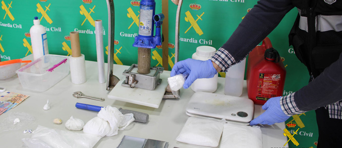 La Guardia Civil desmantela en Santander un laboratorio de corte y adulteracin de cocana