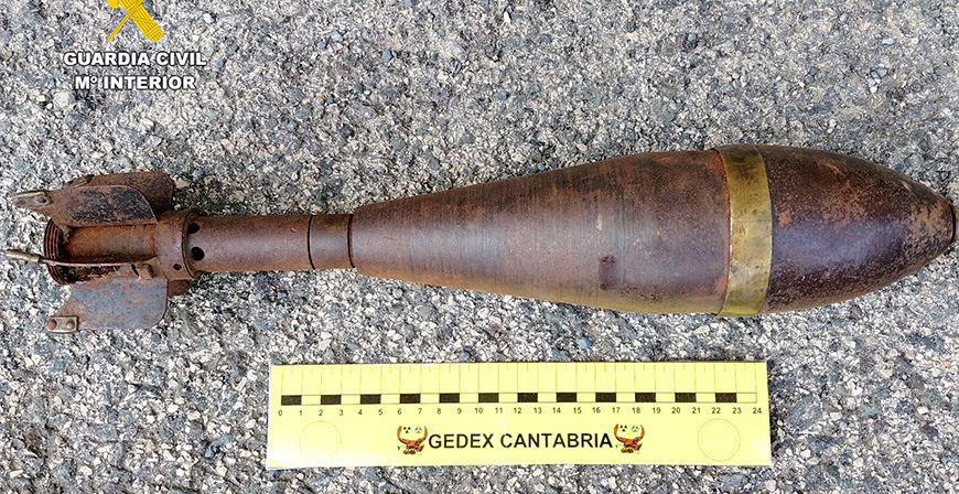 La Guardia Civil destruye una granada de mortero de la Guerra Civil que se encontraba en una vivienda