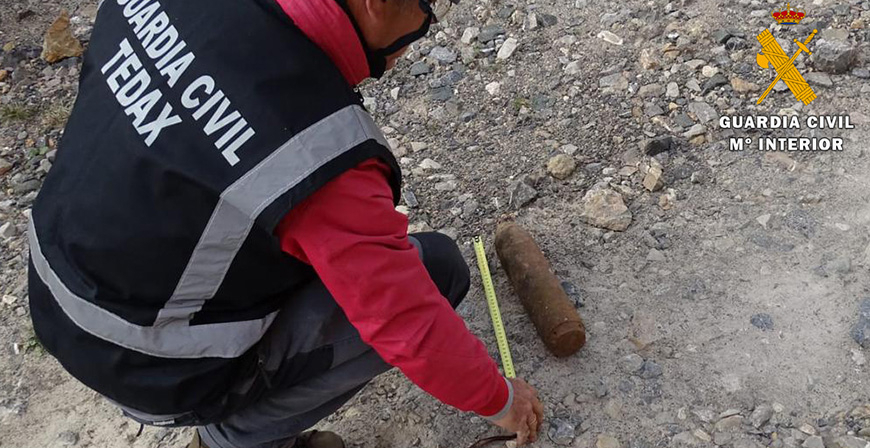 La Guardia Civil destruye una nueva bomba de aviacin localizada en el Alto del Bardal