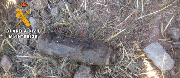La Guardia Civil destruye un proyectil de artillera en Cillamayor