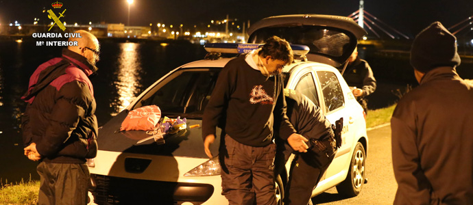 La Guardia Civil detiene a 40 personas por la pesca ilegal de angulas en Cantabria 