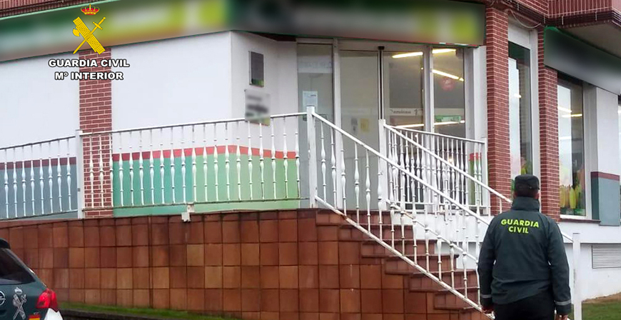 La Guardia Civil detiene al presunto autor del robo de 5.000 euros en productos de un supermercado de Suances