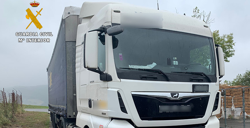 La Guardia Civil detiene a un camionero que sobrepasaba en ocho veces la cantidad del alcohol permitida
