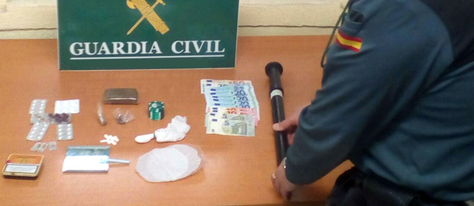 La Guardia Civil detiene en Los Corrales de Buelna a un hombre con hachs, speed y pastillas