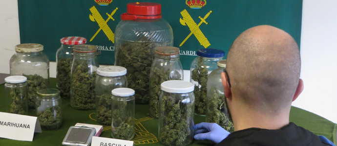 La Guardia Civil detiene a un hombre por posesin de marihuana en la comarca de Saldaa