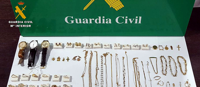 La Guardia Civil detiene a un hombre por robos en viviendas y recupera ms de 80 piezas de joyera 
