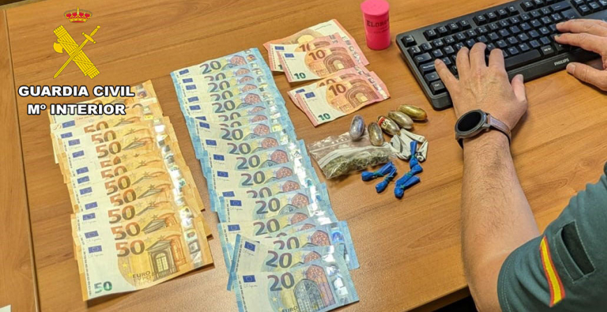 La Guardia Civil detiene en Laredo a un varn cuando pretenda vender droga en un bar
