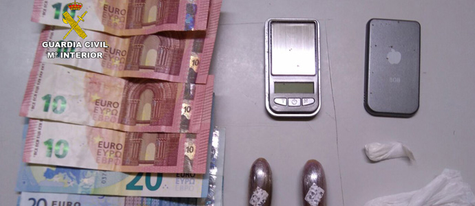 La Guardia Civil detiene de nuevo al mismo hombre con droga en un bar de Muorrodero