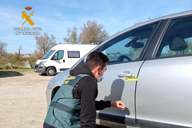 La Guardia Civil detiene a los presuntos autores de ms de una veintena de robos en interior de vehculos