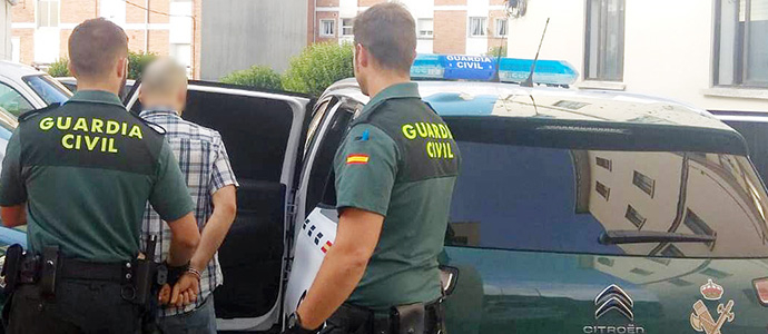 La Guardia Civil detiene en las proximidades de una discoteca de Castro a un hombre con cocana, MDMA, ketamina y hachs
