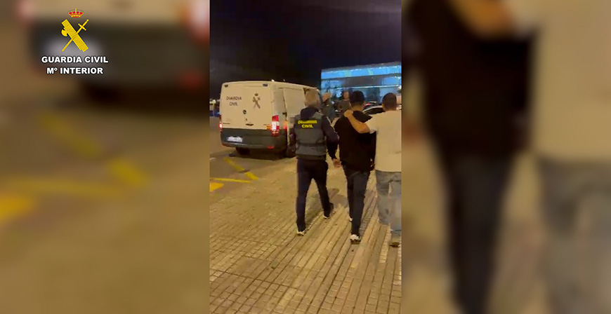 La Guardia Civil detiene en Torrelavega a cuatro personas por ms de 120 delitos de sextorsin 