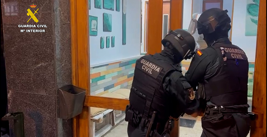La Guardia Civil detiene en Torrelavega a cuatro personas por ms de 120 delitos de sextorsin 