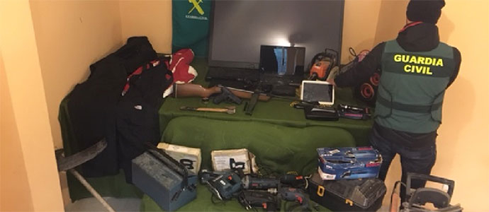La Guardia Civil detiene a tres personas por el robo en nueve viviendas de Barruelo de Santulln