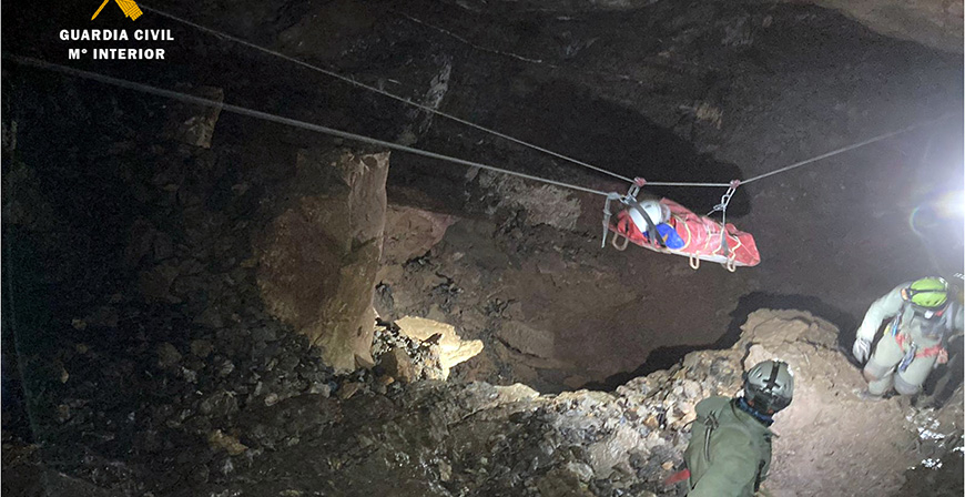 La Guardia Civil instruye en espeleosocorro a los futuros GREIM en cavidades de Cantabria