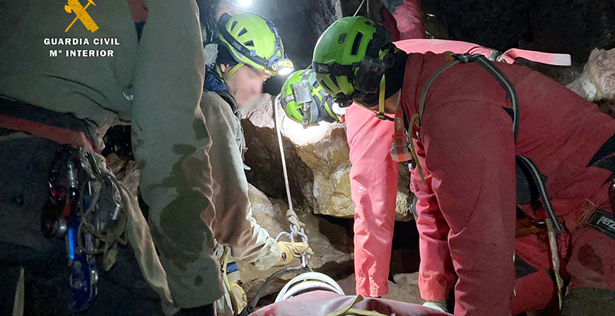 La Guardia Civil instruye en espeleosocorro a los futuros GREIM en cavidades de Cantabria