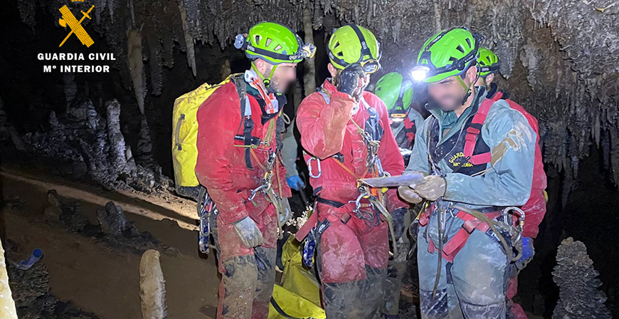 La Guardia Civil instruye en espeleosocorro a los futuros GREIM en cavidades de Cantabria