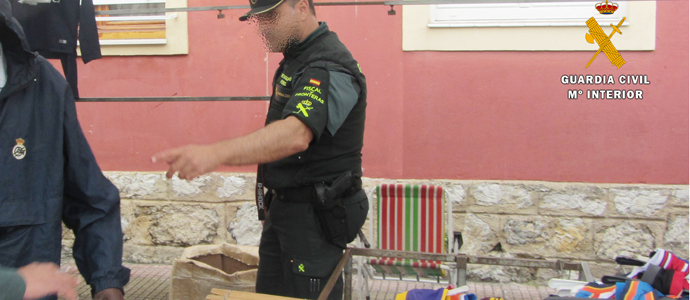 La Guardia Civil interviene cerca de 350 prendas en cuatro actuaciones contra la falsificacin de primeras marcas