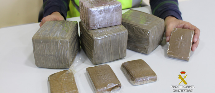 La Guardia Civil interviene cuatro kilos de hachs tras un accidente de circulacin