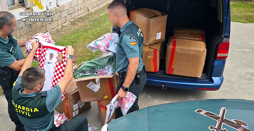 La Guardia Civil interviene en junio unas 4.000 camisetas de f�tbol procedentes de importaci�n irregular