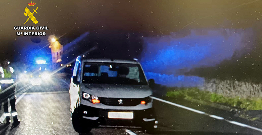 La Guardia Civil investiga a un varn por abandonar un vehculo accidentado creando un grave riesgo para la circulacin